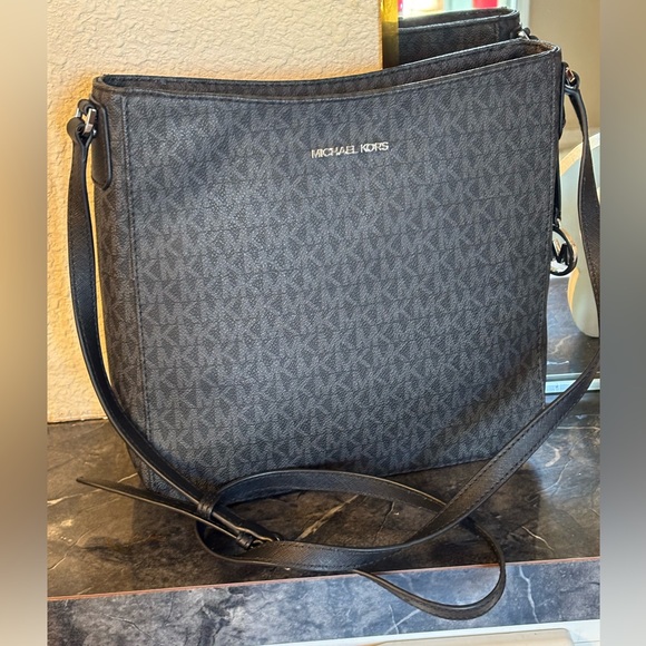 Michael Kors Black Crossbody Bag - Picture 3 of 13